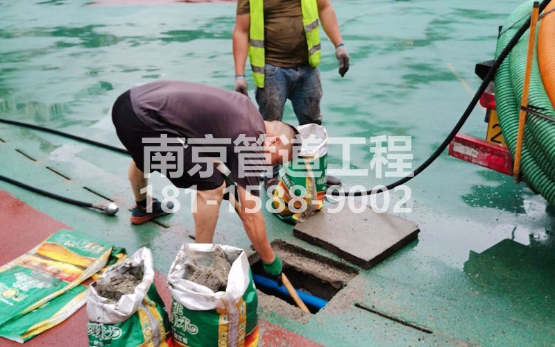 石坝村管道清淤