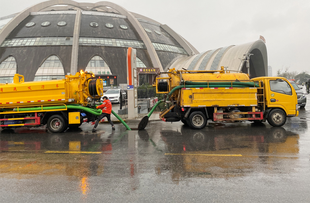石坝村商场管道清淤